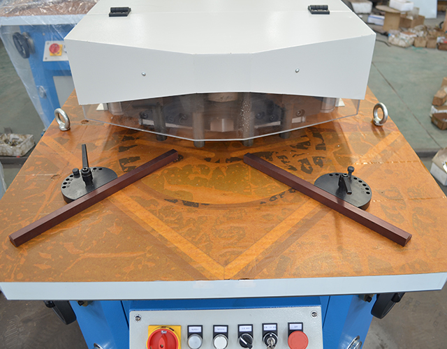 Machine à encoche réglable de 4 * 250mm pour la découpe de la plaque en acier inoxydable