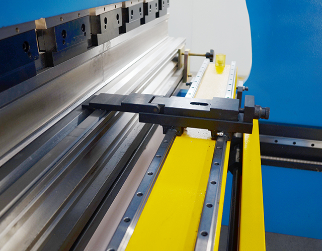 Contrôleur de système DA66T Frein de presse hydraulique CNC pour l'aluminium