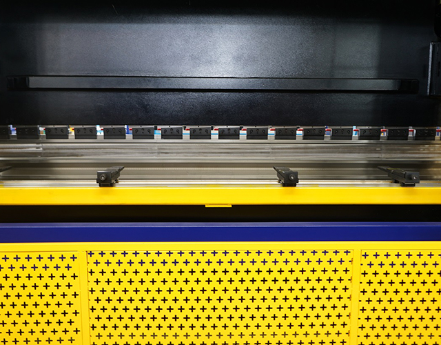 Machine à pliage en aluminium CNC au bender-métal avec système Delem